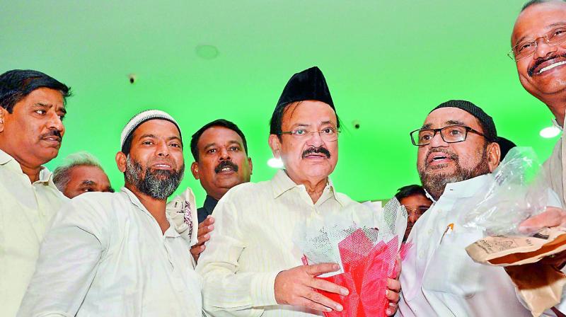 Muslim leaders felicitate Union Minister M. Venkaiah Naidu in Vijayawada on Saturday. 	( DC
