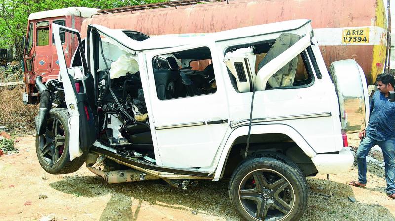 The airbags were not of help and the engine of the Mercedes in which AP minister Narayanas son Nishith Narayan was travelling was badly damaged.