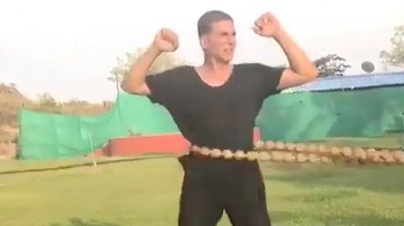 Akshay Kumar does core training. (Photo: Instagram)