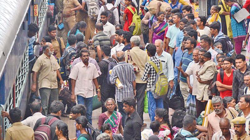 Ahead of Deepavali, Egmore railway station is packed with passengers on Monday (Photo: DC)