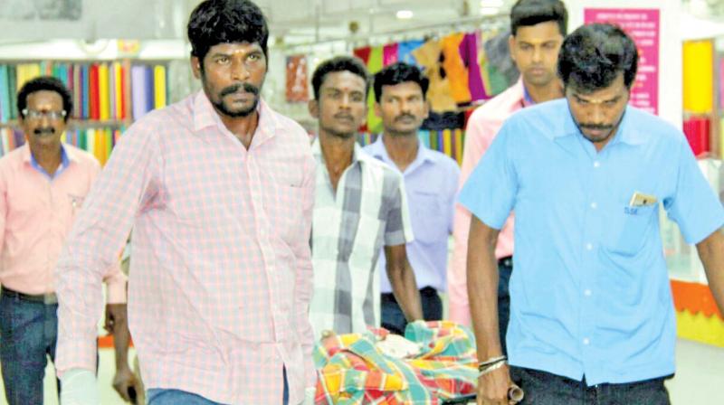 Staff carry the victims body to hospital for  post-mortem in Kancheepuram on Tuesday (Photo: DC)