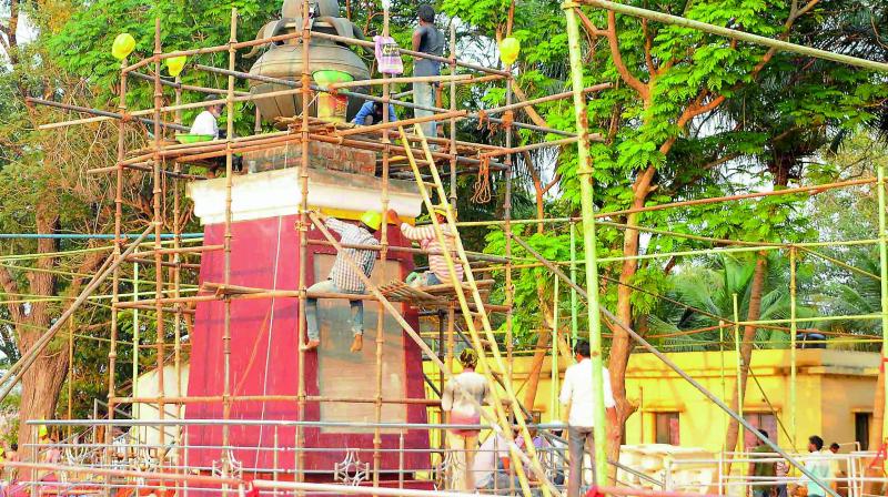 Workers ready a pylon at Kondaveeti Vagu lift irrigation scheme with the AP government symbol Poornakumbham on the banks of Krishna river. CM N. Chandrababu Naidu will lay foundation stone for the scheme on Wednesday. (Photo: DC)