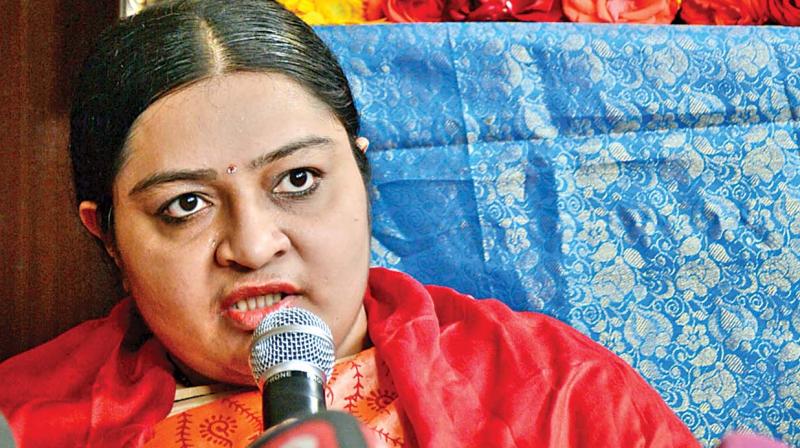 J. Deepa, niece of former chief  minister J. Jayalalithaa addresses media persons at her residence in  T. Nagar on Tuesday (Photo: DC)