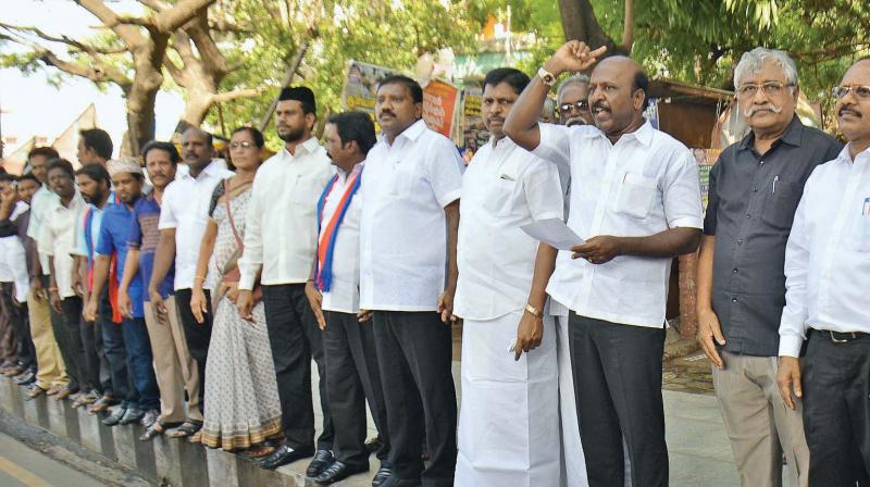 Led by Saidapet MLA Ma Subramanian, DMK members form a human chain at Little Mount, condemning Neet, on Thursday (Photo: DC)