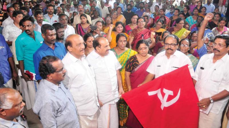 CPM state secretary Kodiyeri Balakrishnan inaugurates party jatha at Vatiyoorkavu, Thiruvananthapuram on Wednesday