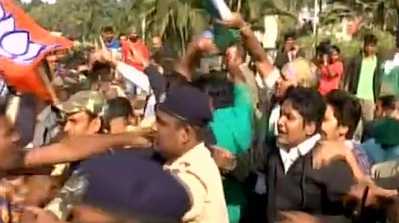 The stretch of road between Ram Temple and Sriya Square virtually turned into a battlefield as BJD activists tried to confront BJP workers. (Photo: Twitter/ANI)