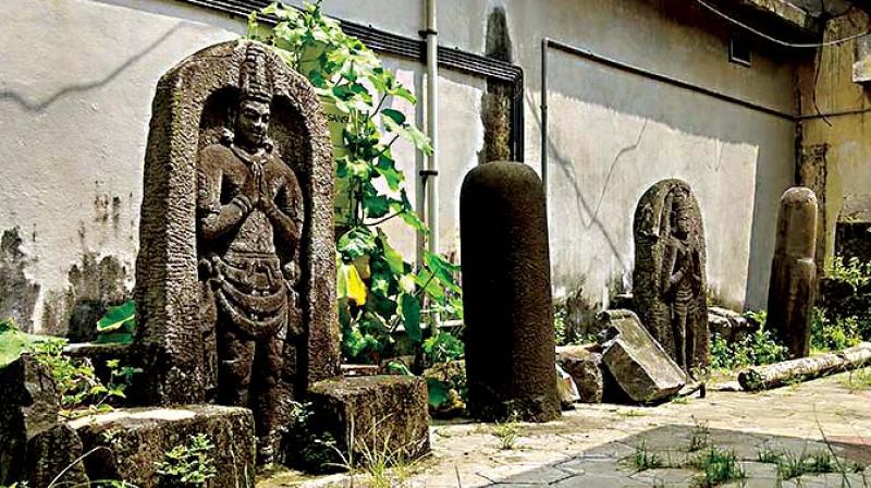 Human form and Linga placed on the side of the temple