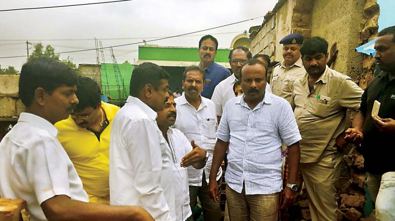 Mayor Sampath Raj at Hoodi in Bengaluru where a youth died when his house collapsed due to heavy rain on Friday  (Photo: DC)