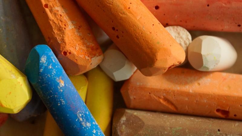 She ordered chalk online and started eating two sticks a day (Photo: Pixabay)