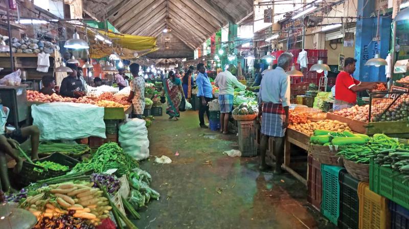 Koyambedu market wears a deserted look.  (Photo:DC)