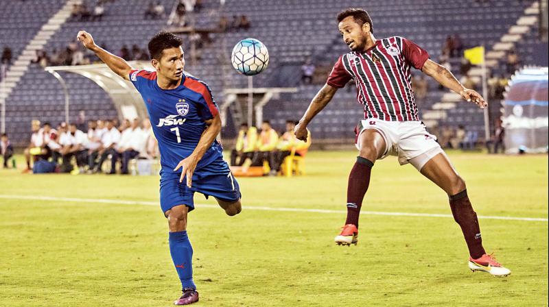 Bengaluru FC striker Seiminlen Doungel in action against Mohun Bagan at the Barabati Stadium on Friday. (Photo: DC)