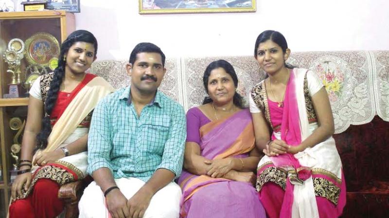 O Seetha with daughters Lekshmi A.S. and Parvathy A.S. and son Vishnu. (Photo: DC)