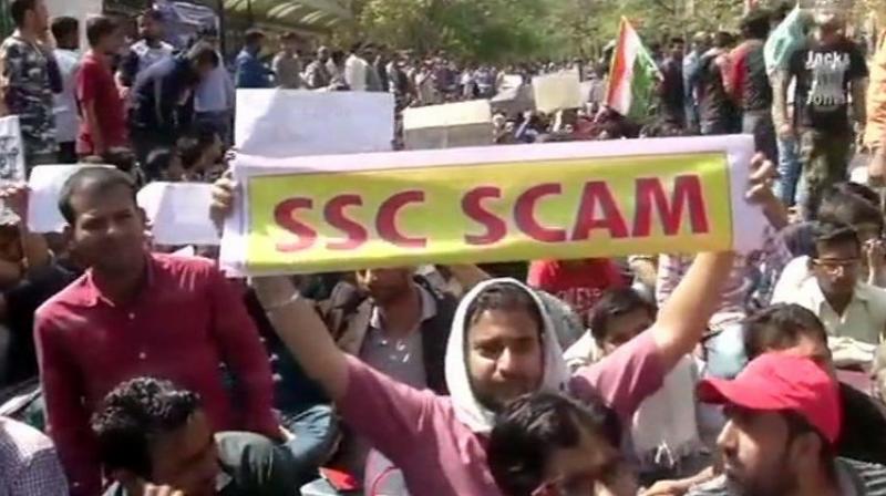 Staff Selection Commission aspirants are protesting in New Delhi against the alleged leak of examination paper for combined graduate level exam  SSC CGL tier 2.