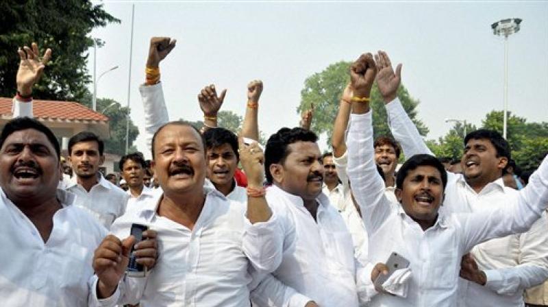 Camp followers of Akhilesh and his sacked uncle Shivpal Yadav exchanged blows as tension mounted before the meet.