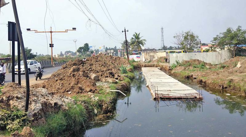 An abandoned storm water project site at Outer ring road near Madhanapuram. (Photo: DC)