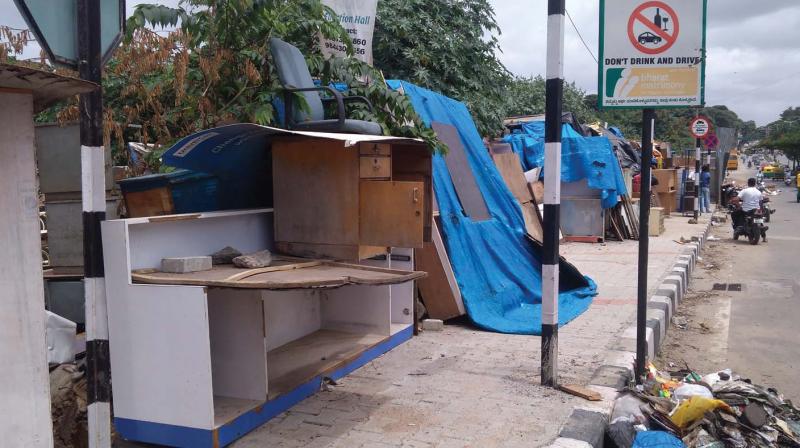 The encroached footpaths (Photo: DC)