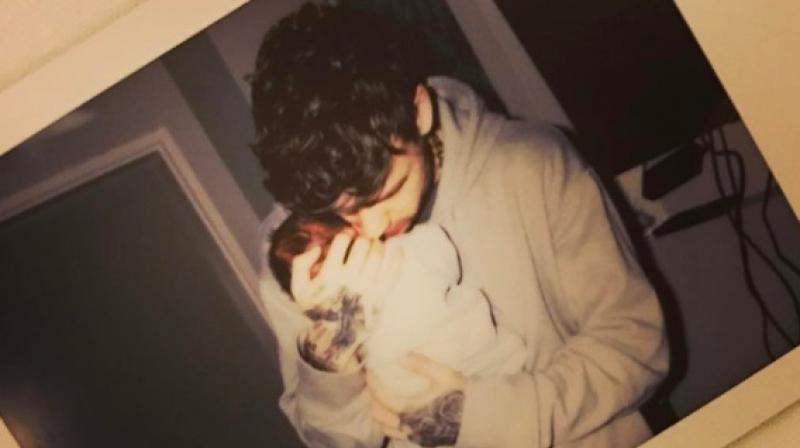 Liam holding his baby boy( Pic courtesy: Instagram/ liampayne).