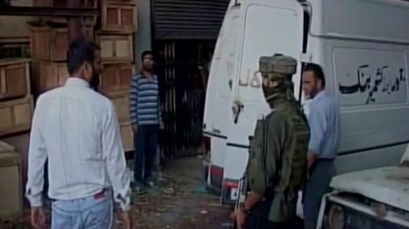Since the end of October 2016, armed robbers have struck at various branches of banks in Jammu and Kashmir, looting nearly Rs. 92 lakh in 13 separate attacks. (Photo: ANI/Twitter)