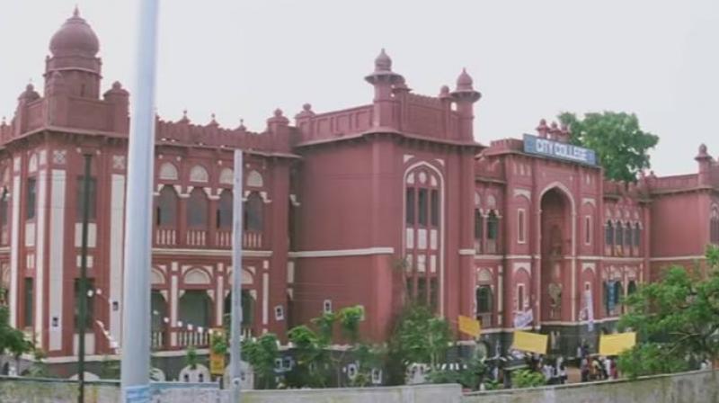 The Indo-Saracenic style building of the Government City College in Hyderabad is lucky enough to get a make-over. (Image courtesy: www.getmyuni.com)