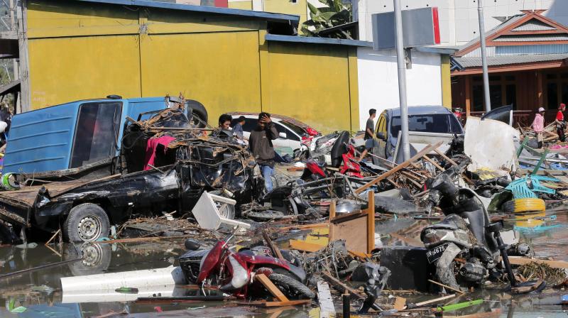 People survey the damage near a shopping mall following earthquakes and tsunami in Palu. (Photo: AP)