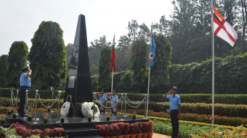 Air Officer Commanding in Chief, Training Command, Indian Air Force Air Marshal Rakesh Kumar Singh Bhadauria paying homage on Vijay Diwas to commemorate the Indian victory over Pakistan in the 1971 Indo-Pak War, at the War Memorial at HQ Training Command in Bengaluru on Sunday	(Photo: KPN)
