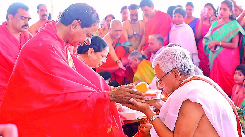 Chief Minister K. Chandrasekhar Rao performs pujas on the fourth day of Chandi Yagam on Thursday.