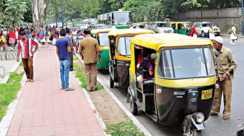 Roads near most schools and colleges in the city witness traffic congestion in the morning and evening (Photo: DC)