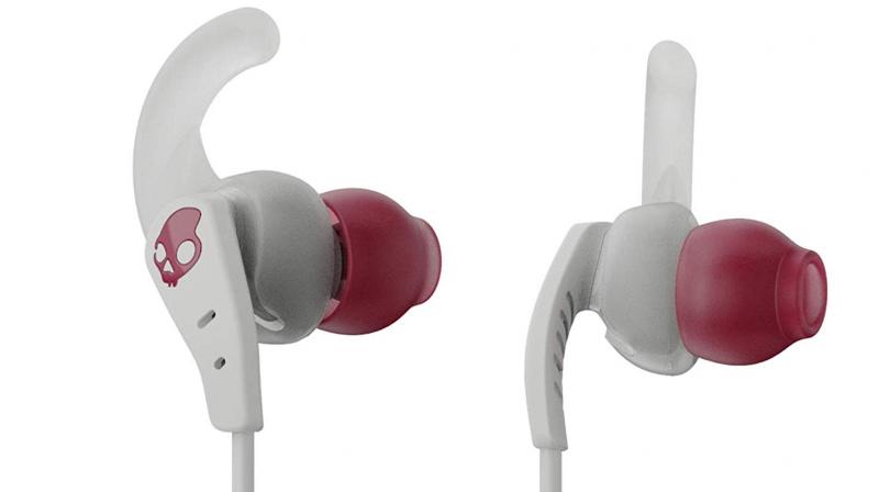The Skullcandy Set is available in sporty colours.