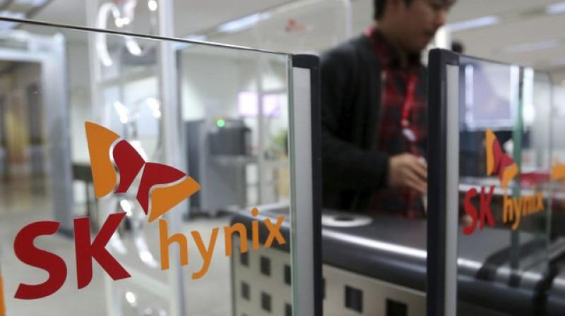 SK Hynix said the investment plan, subject to approval from local authorities, will see over 50 domestic and foreign suppliers join at the site in Yongin, 40 km from the capital. (Photo: AP)