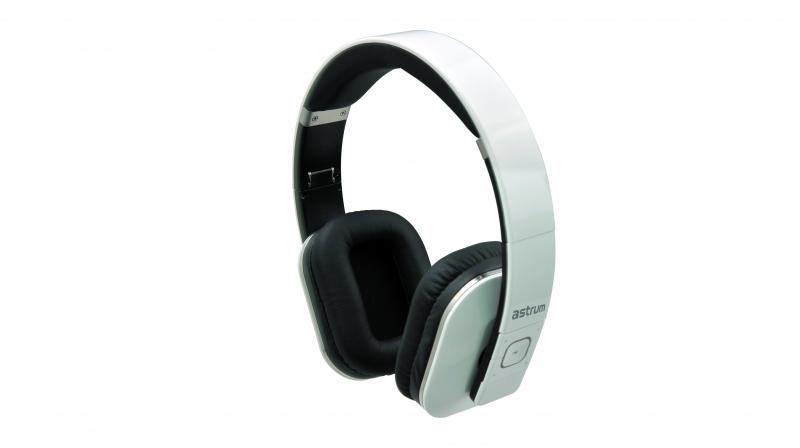 The Bluetooth headset offers superior 50mm bass drivers and finely tuned 50mm dynamic driver.