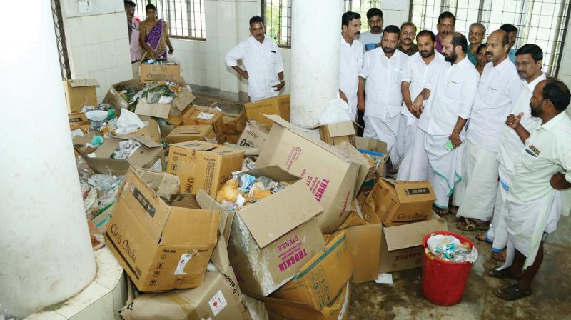 DCC president T. N. Prathapan, Anil Akkara, MLA, visit Thrissur MCH where clearance of waste has been stopped since the onset of monsoon.