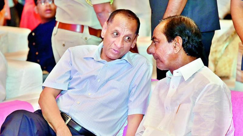 File photo of Chief Minister K. Chandrasekhar Rao meeting Governor E.S.L. Narasimhan.