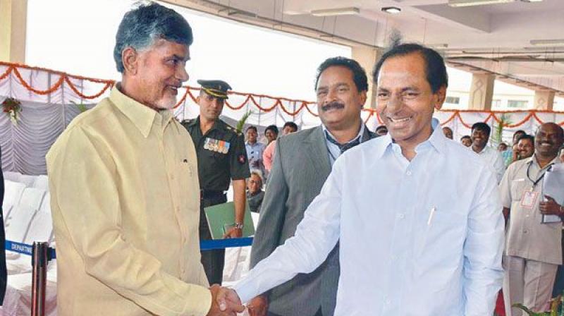 Andhra Pradesh CM N Chandrababu Naidu and Telangana CM K Chandrasekhar Rao. (Photo: DC/File)