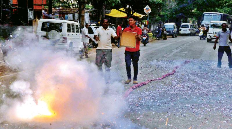 KSPCB is gearing up to implement the Supreme Court guidelines against bursting of high-decibel and polluting crackers.