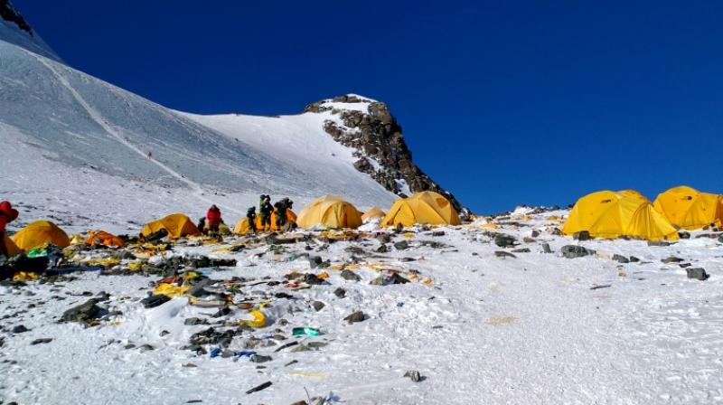 In 2017 climbers in Nepal brought down nearly 25 tonnes of trash, 15 tonnes of human waste-- equivalent of 3 double-decker buses. (Photo: AFP)