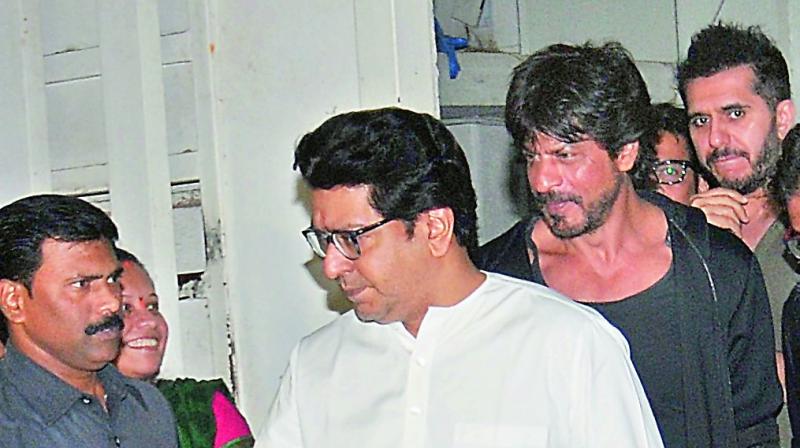 Shah Rukh Khan (in black) after meeting with Raj Thackerey in Mumbai