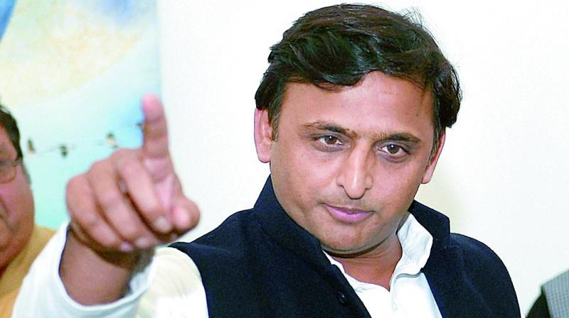 Akhilesh plans to distribute free smartphones