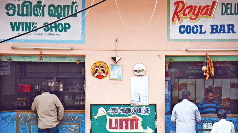 Tasmac bar in Padi fails to down shutters to mourn the death of chief minister J. Jayalalithaa. (Photo: DC)
