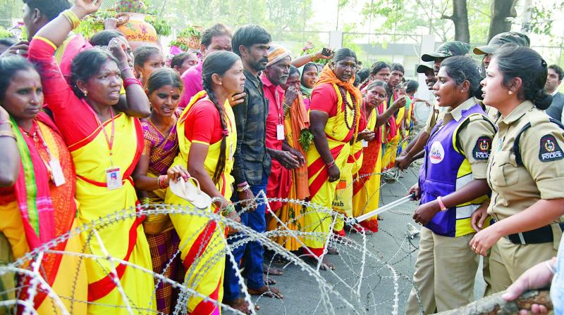 A large number women belonging to Bahujan Pujarula Sangama Seva Samiti protest at the Osmania University campus. 	 S. Surender Reddy
