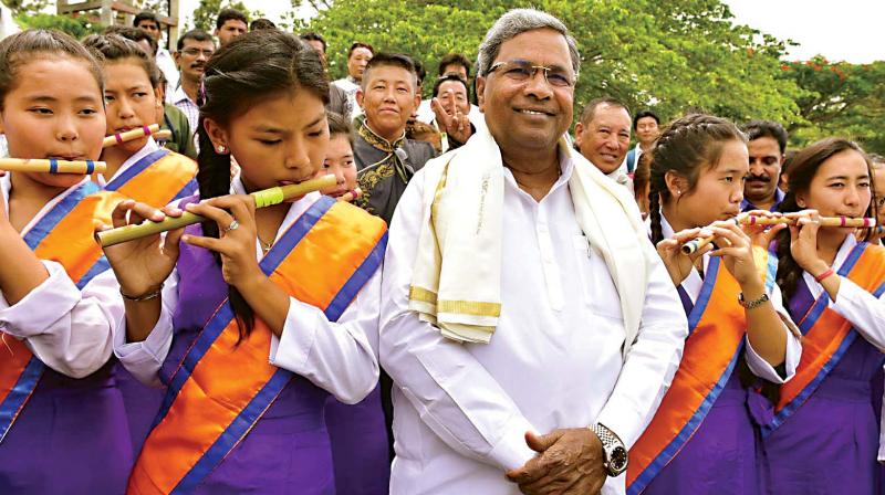 Chief Minister Siddaramaiah being welcomed at the launch of developmental works in Piriyapatna in Mysuru district on Wednesday.