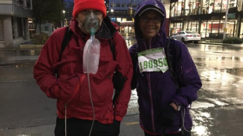 Evans Wilson, left, who has terminal lung disease, completed the Seattle Marathon with his wife while towing an oxygen tank. (Photo: Twitter/SuzannePhan)