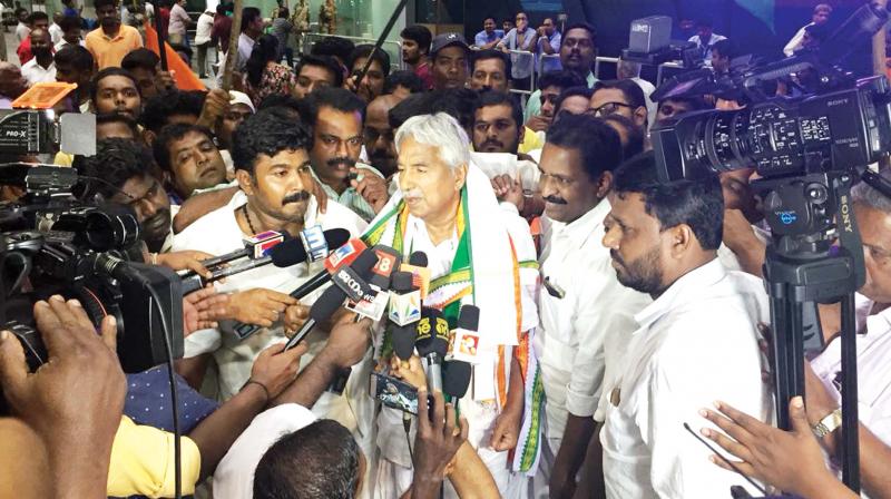 Former Chief Minister Oommen Chandy, who was appointed as AICC general secretary in-charge of Andhra Pradesh, was given a rousing welcome at the Thiruvananthapuram airport late on Sunday night by the Youth Congress workers. (Photo: DC)