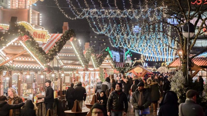 People walk at the Christmas market near the Kaiser-Wilhelm-Gedaechtniskirche (Kaiser Wilhelm Memorial Church) in Berlin. (Photo: AFP)