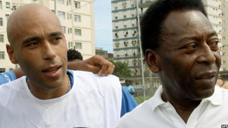 Edinho (L) with his legendary father Pele. (Photo: AFP)