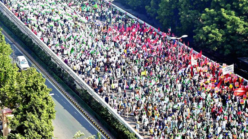 A birds-eye view of the Kisan Mukti March, in New Delhi, Friday. Farmers from 24 states have joined the protest to press for their demands, including debt relief and remunerative prices for their produce. 	PTI