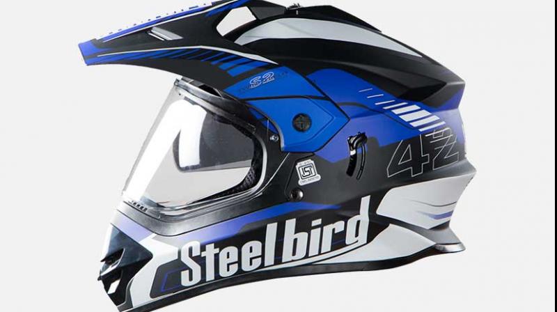 One of the major features of this helmet is the neck protector padding made with multipore breathable padding.