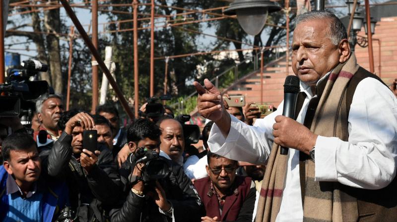 Samajwadi Party supremo Mulayam Singh Yadav addresses party workers at the party office in Lucknow. (Photo: PTI)