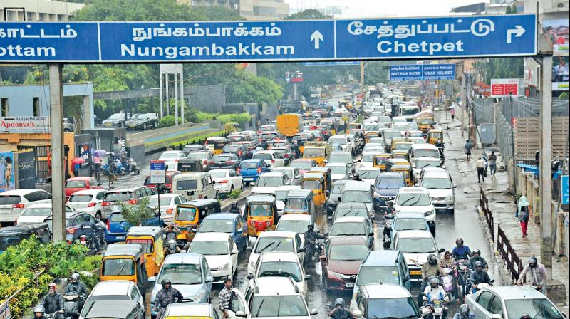 Traffic snarls near Gemini flyover (Photo: DC)