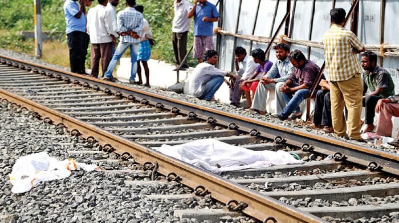The five reportedly jumped in front of Sambalpur-Jharsuguda DMU at around 8.30 pm. (Representational image)