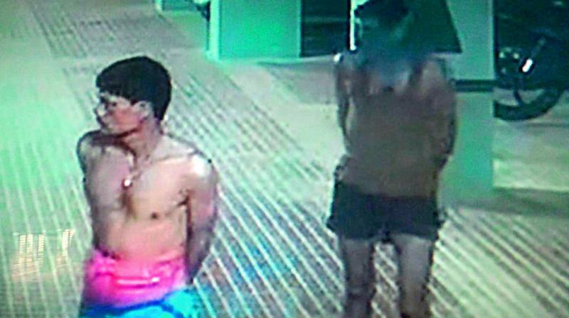 CCTV grab shows two suspected members of the Chaddi gang in Bachupally on Sunday (Photo: DC)